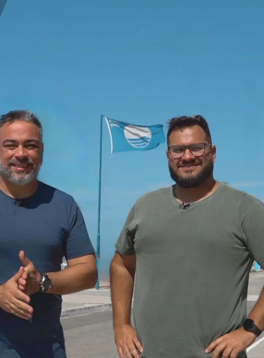 Flavio Flarys e Tomás Baggio na orla, gravando o Ambiente-se